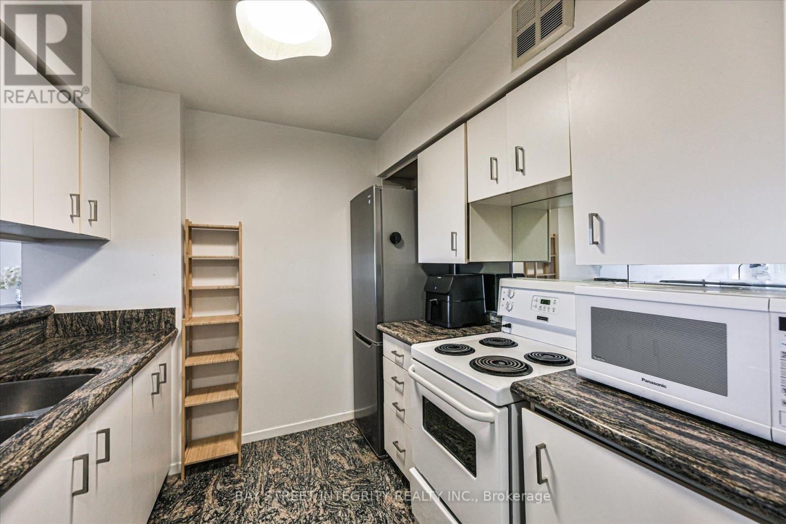 2013 - 44 St Joseph Street, Toronto, Ontario  M4Y 2W4 - Photo 8 - C13169452