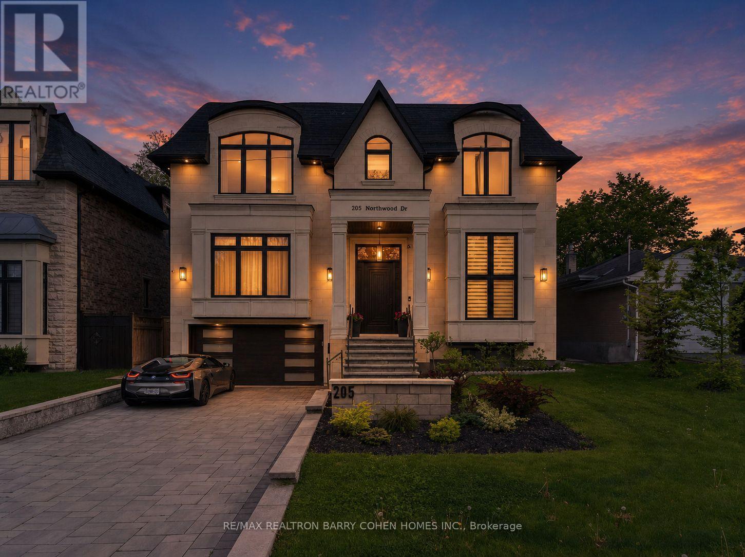 205 NORTHWOOD DRIVE, Toronto, Ontario