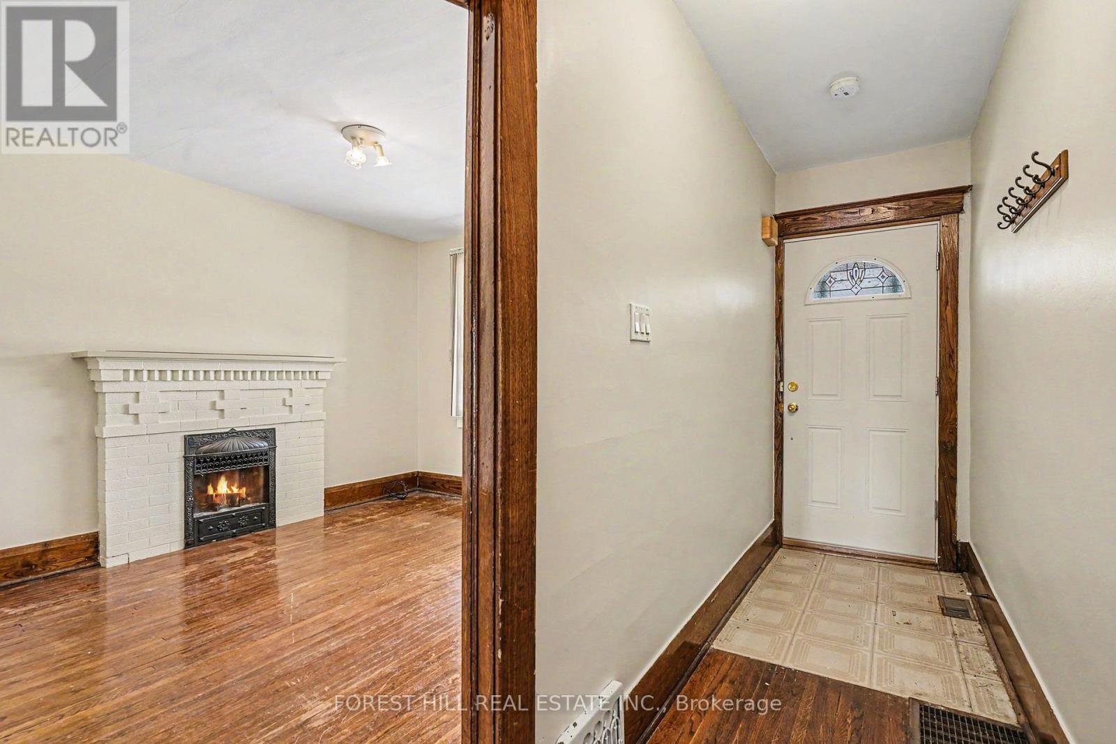 113 Milverton Boulevard, Toronto, Ontario  M4J 1T7 - Photo 2 - E13169178
