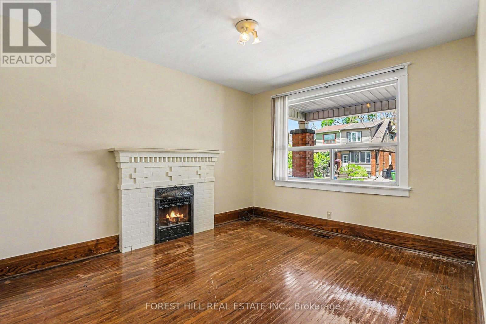 113 Milverton Boulevard, Toronto, Ontario  M4J 1T7 - Photo 3 - E13169178