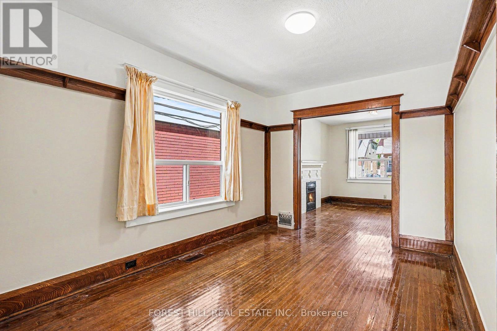 113 Milverton Boulevard, Toronto, Ontario  M4J 1T7 - Photo 4 - E13169178