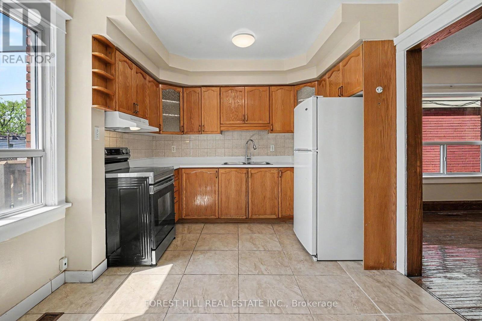 113 Milverton Boulevard, Toronto, Ontario  M4J 1T7 - Photo 5 - E13169178