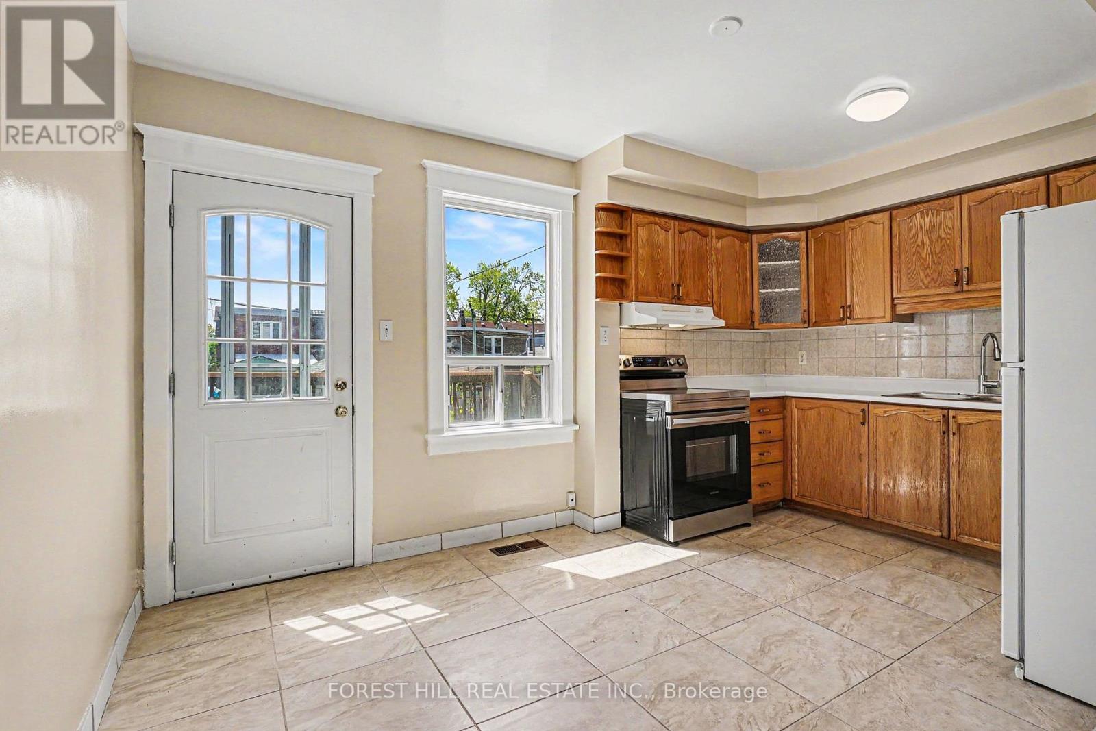 113 Milverton Boulevard, Toronto, Ontario  M4J 1T7 - Photo 6 - E13169178