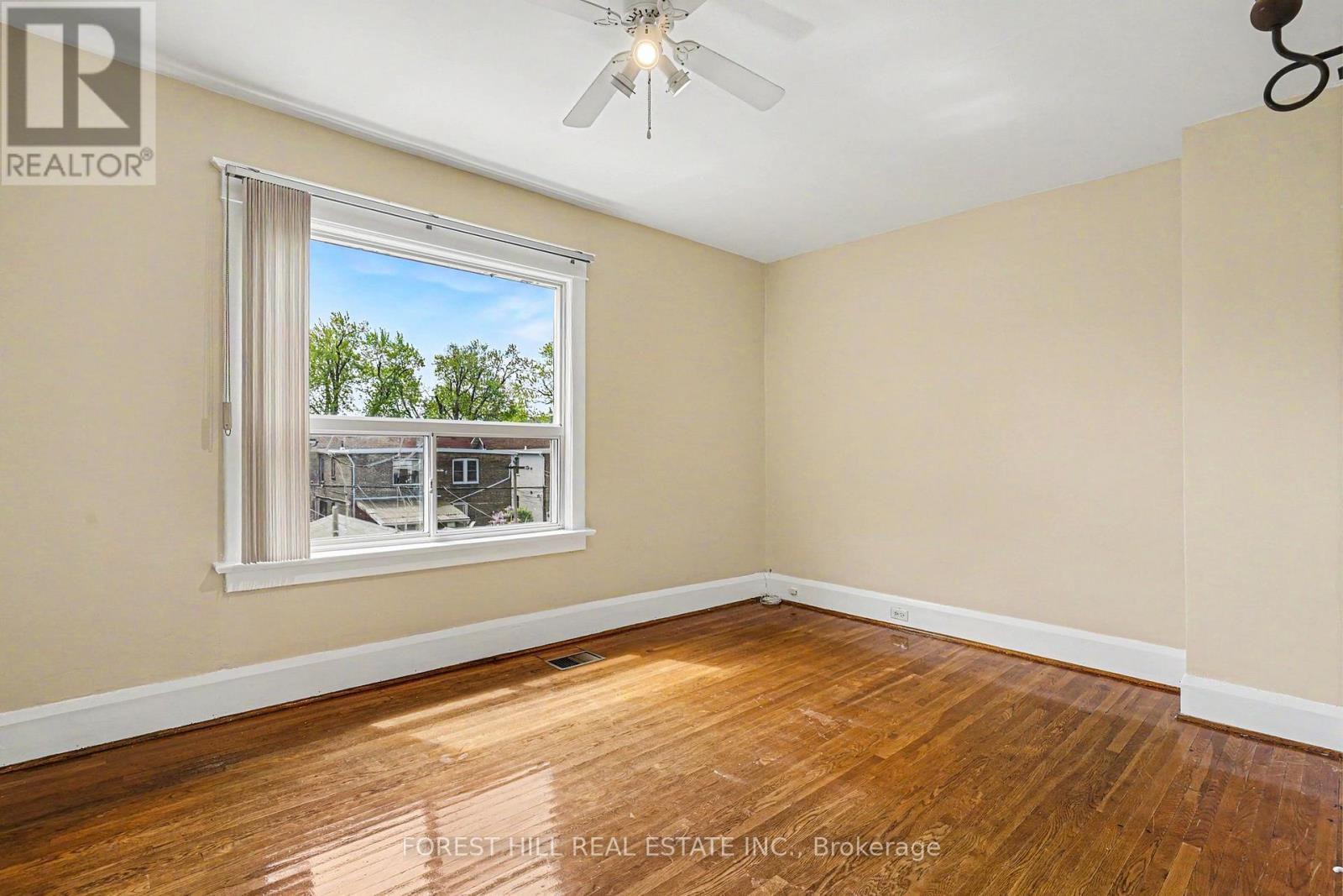 113 Milverton Boulevard, Toronto, Ontario  M4J 1T7 - Photo 7 - E13169178