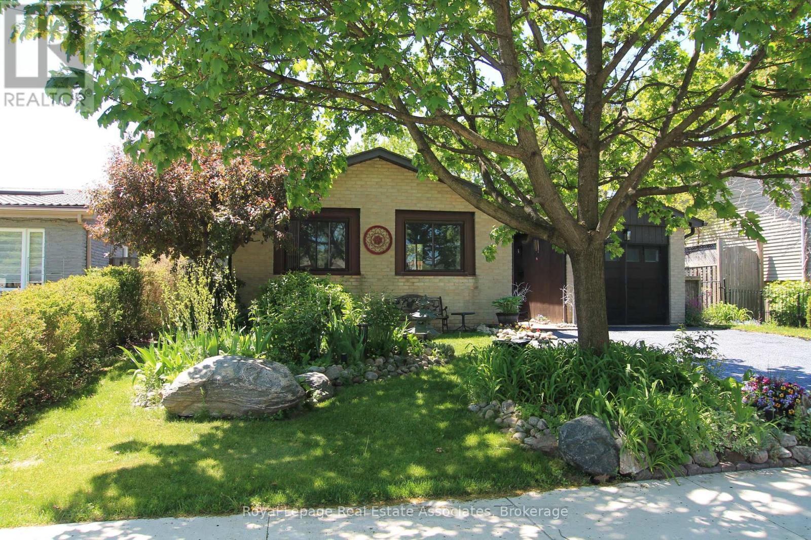 270 Kristin Grove, Mississauga, Ontario  L5A 3E8 - Photo 3 - W13117406