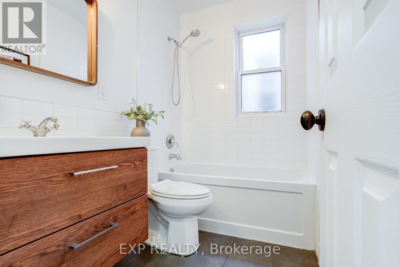 146 Hanson Street, Toronto, Ontario  M4C 1A4 - Photo 25 - E13169448