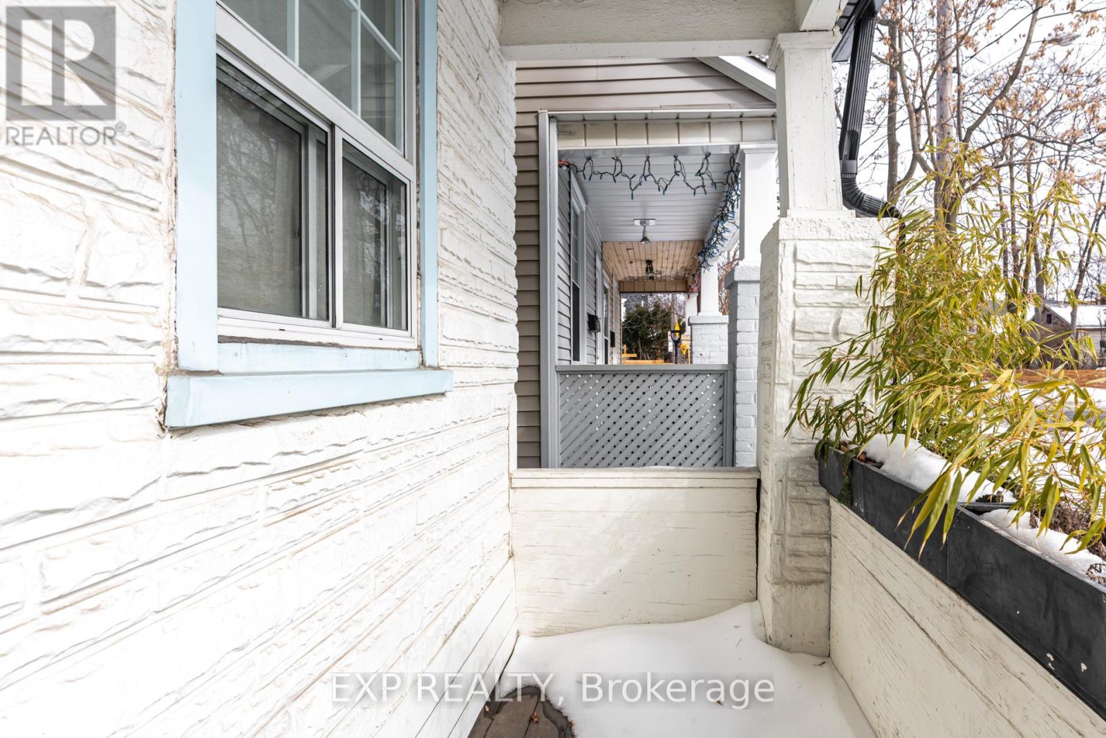 146 Hanson Street, Toronto, Ontario  M4C 1A4 - Photo 7 - E13169448