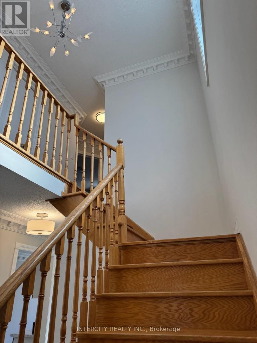 Upper - 43 Parkfield Court, Vaughan, Ontario  L4L 9E5 - Photo 10 - N13169278
