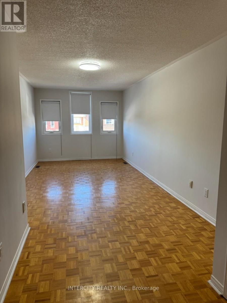 Upper - 43 Parkfield Court, Vaughan, Ontario  L4L 9E5 - Photo 11 - N13169278