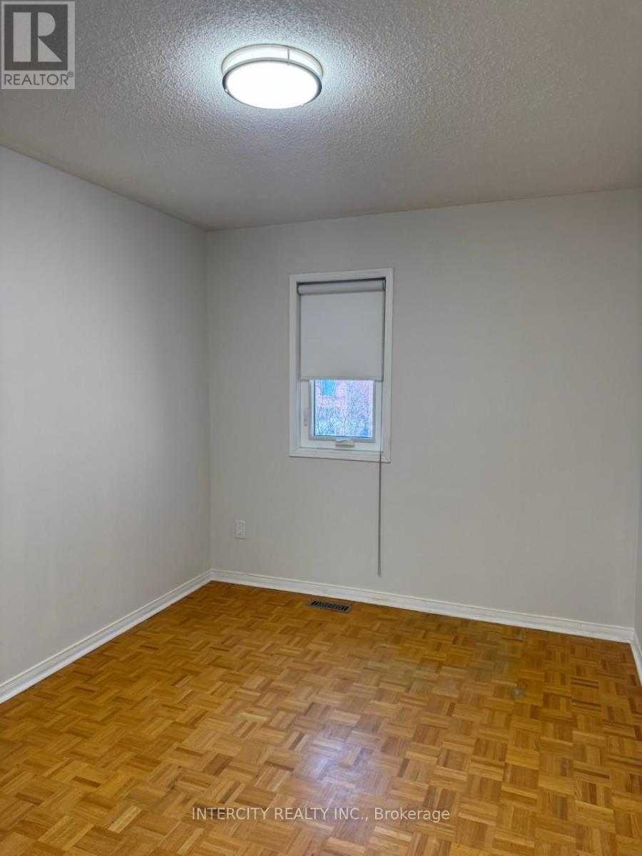 Upper - 43 Parkfield Court, Vaughan, Ontario  L4L 9E5 - Photo 13 - N13169278