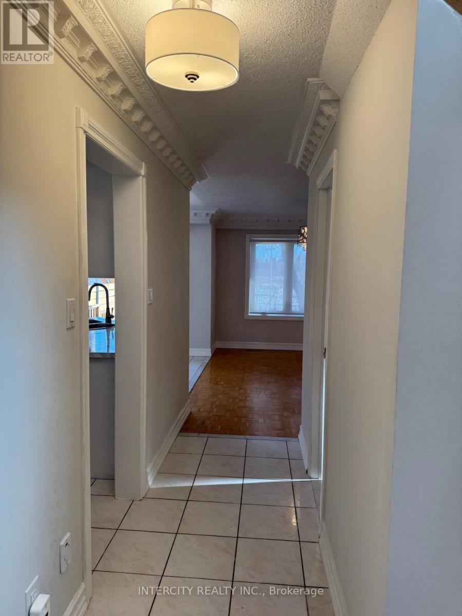Upper - 43 Parkfield Court, Vaughan, Ontario  L4L 9E5 - Photo 4 - N13169278