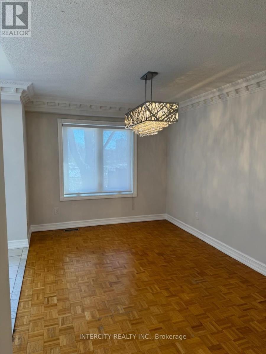 Upper - 43 Parkfield Court, Vaughan, Ontario  L4L 9E5 - Photo 5 - N13169278