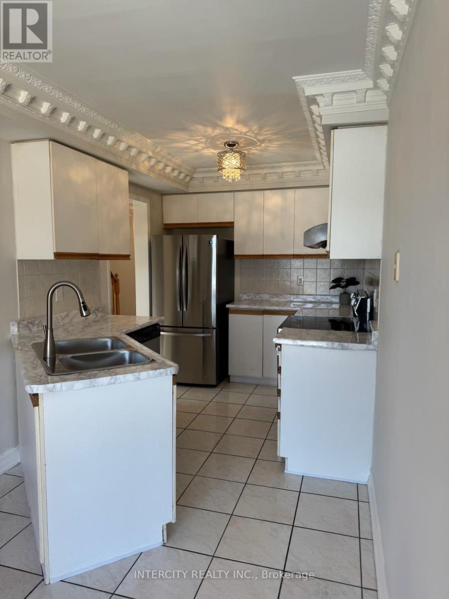 Upper - 43 Parkfield Court, Vaughan, Ontario  L4L 9E5 - Photo 7 - N13169278
