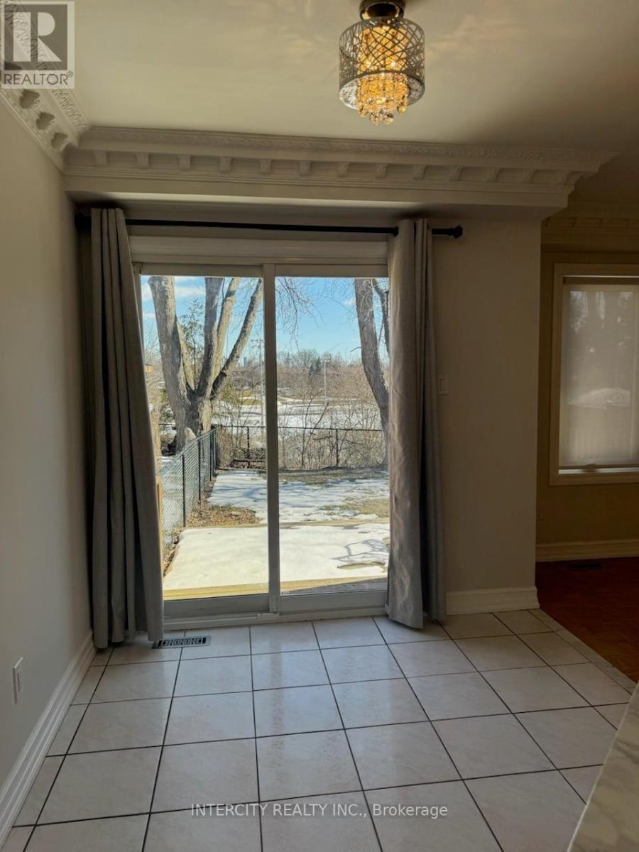 Upper - 43 Parkfield Court, Vaughan, Ontario  L4L 9E5 - Photo 8 - N13169278