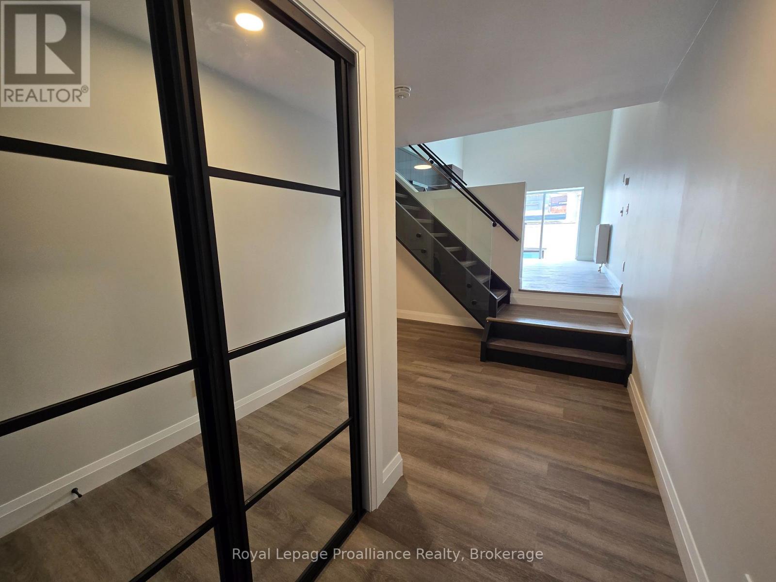 204 - 241 Front Street, Belleville, Ontario  K8N 2Z6 - Photo 5 - X12903298