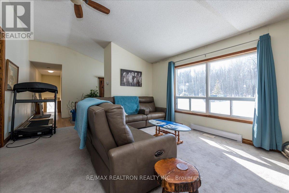 4051 Glen Cedar Drive, Ramara, Ontario  L3V 6H7 - Photo 3 - S13169484