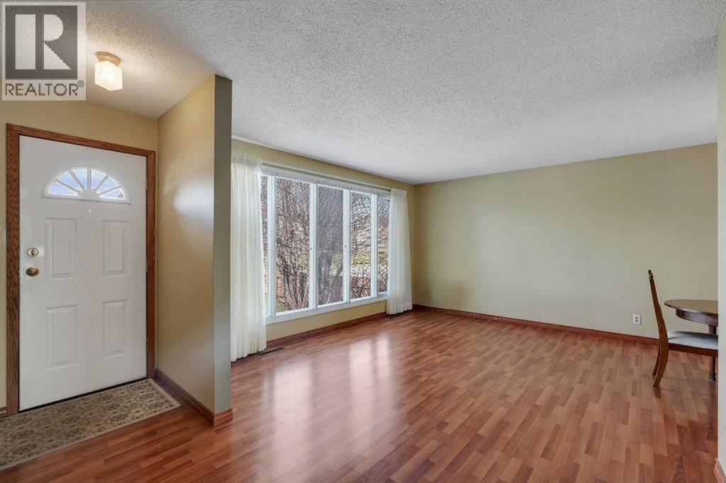 212 Westwood Drive Sw, Calgary, Alberta  T3C 2W3 - Photo 3 - A2305685