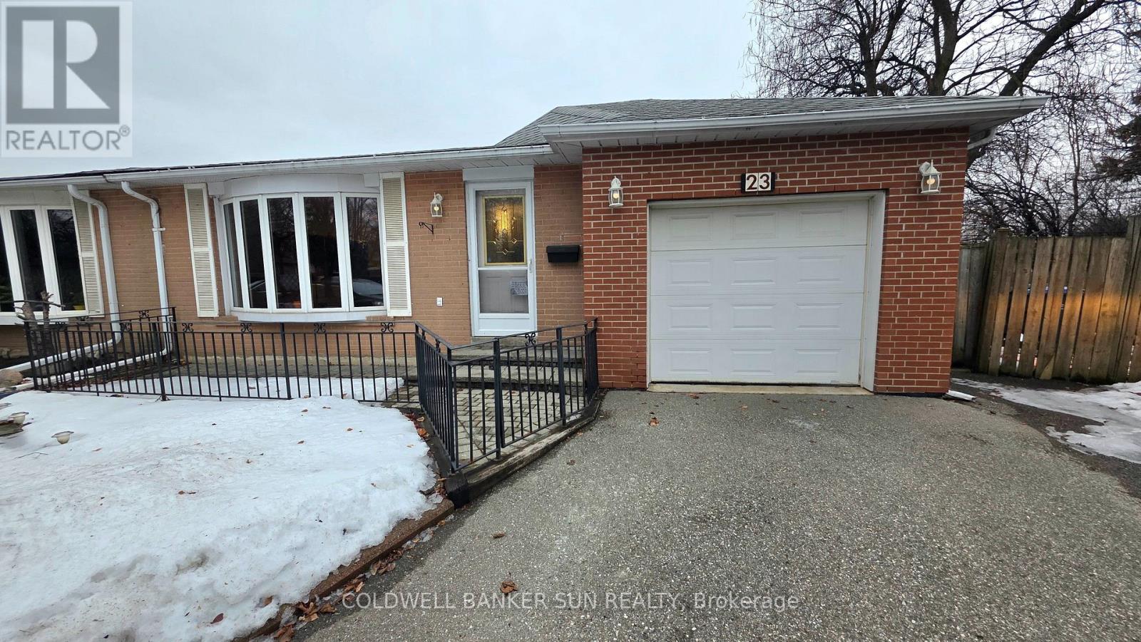 23 Brookdale Crescent, Brampton, Ontario  L6T 1M8 - Photo 2 - W13169256