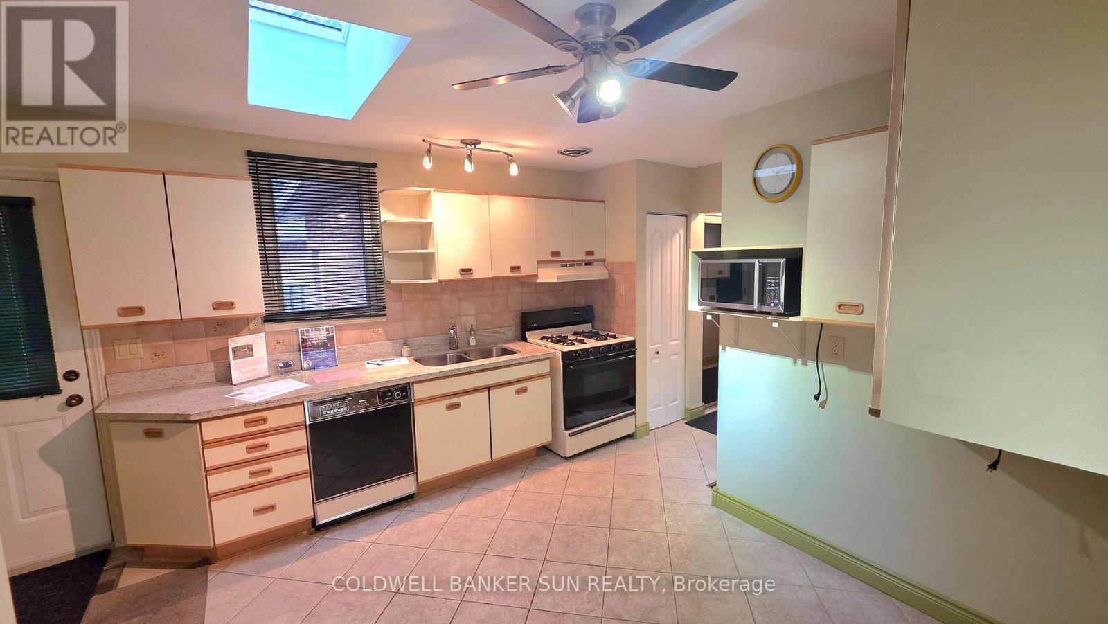 23 Brookdale Crescent, Brampton, Ontario  L6T 1M8 - Photo 8 - W13169256