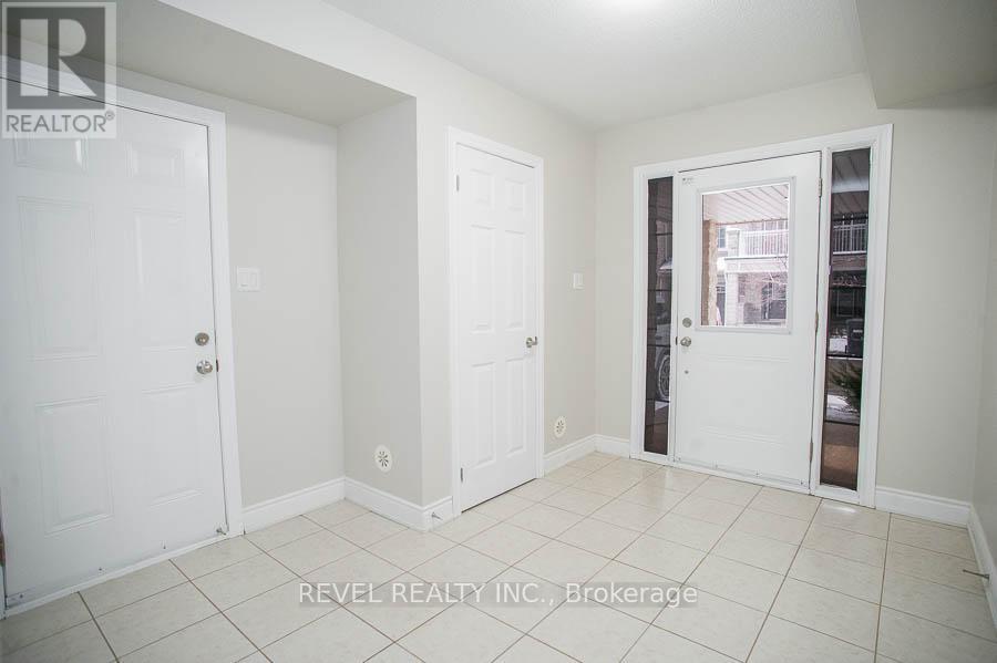 11 - 2435 Greenwich Drive, Oakville, Ontario  L6M 0S4 - Photo 3 - W13169268