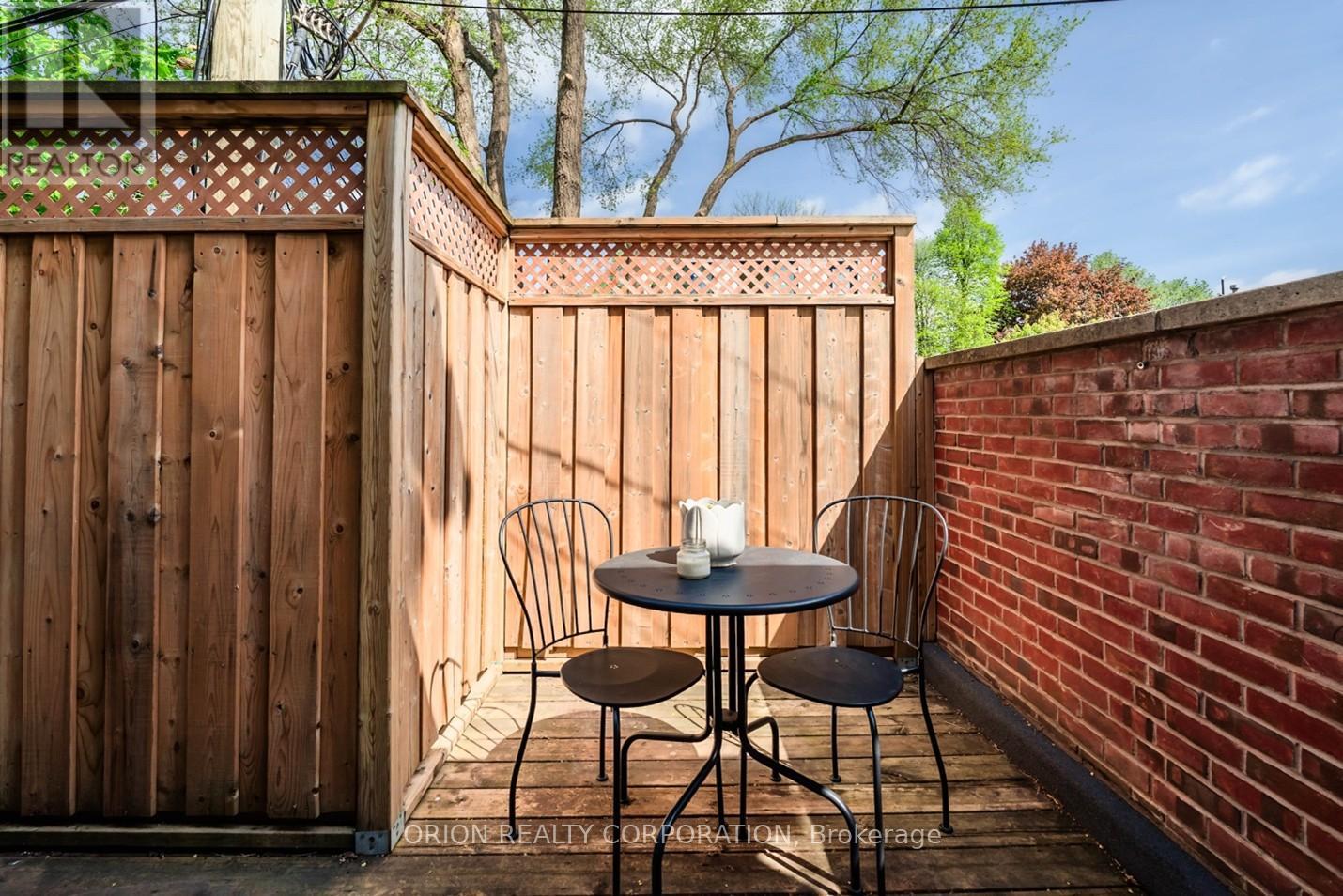 6 St Raymond Heights, Toronto, Ontario  M6G 4C2 - Photo 12 - W13169286