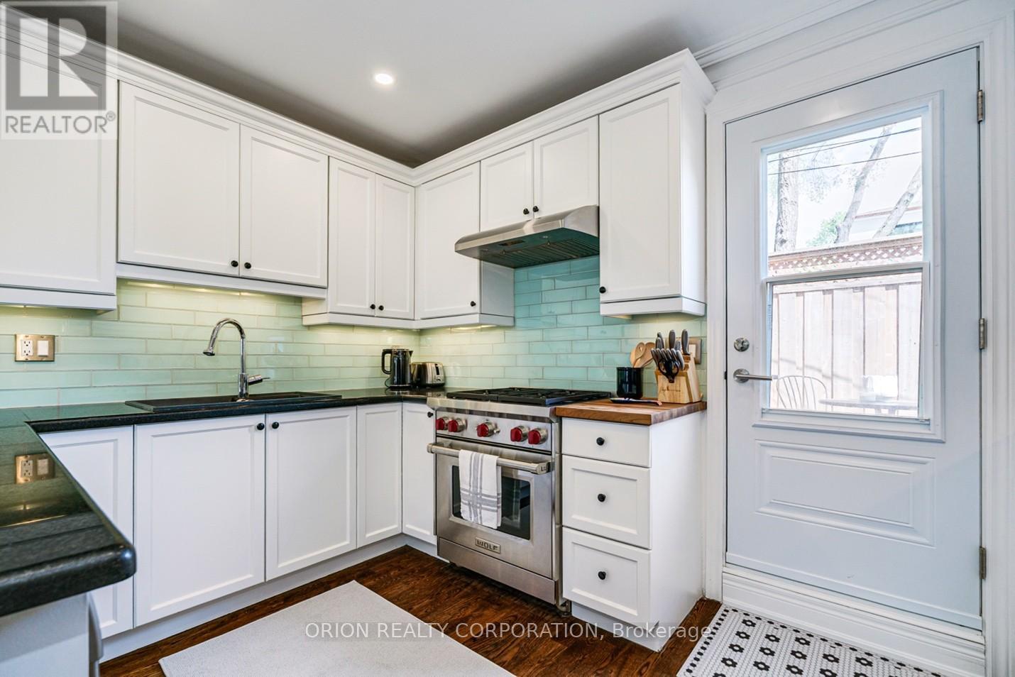 6 St Raymond Heights, Toronto, Ontario  M6G 4C2 - Photo 9 - W13169286