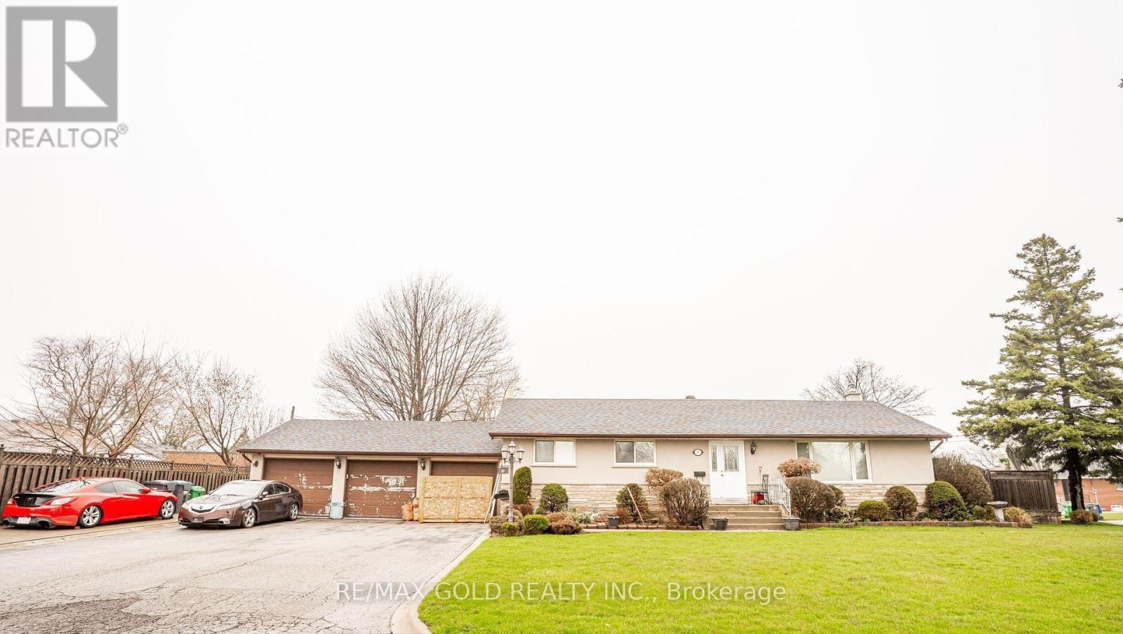 37 CARLYLE CRESCENT, Brampton, Ontario