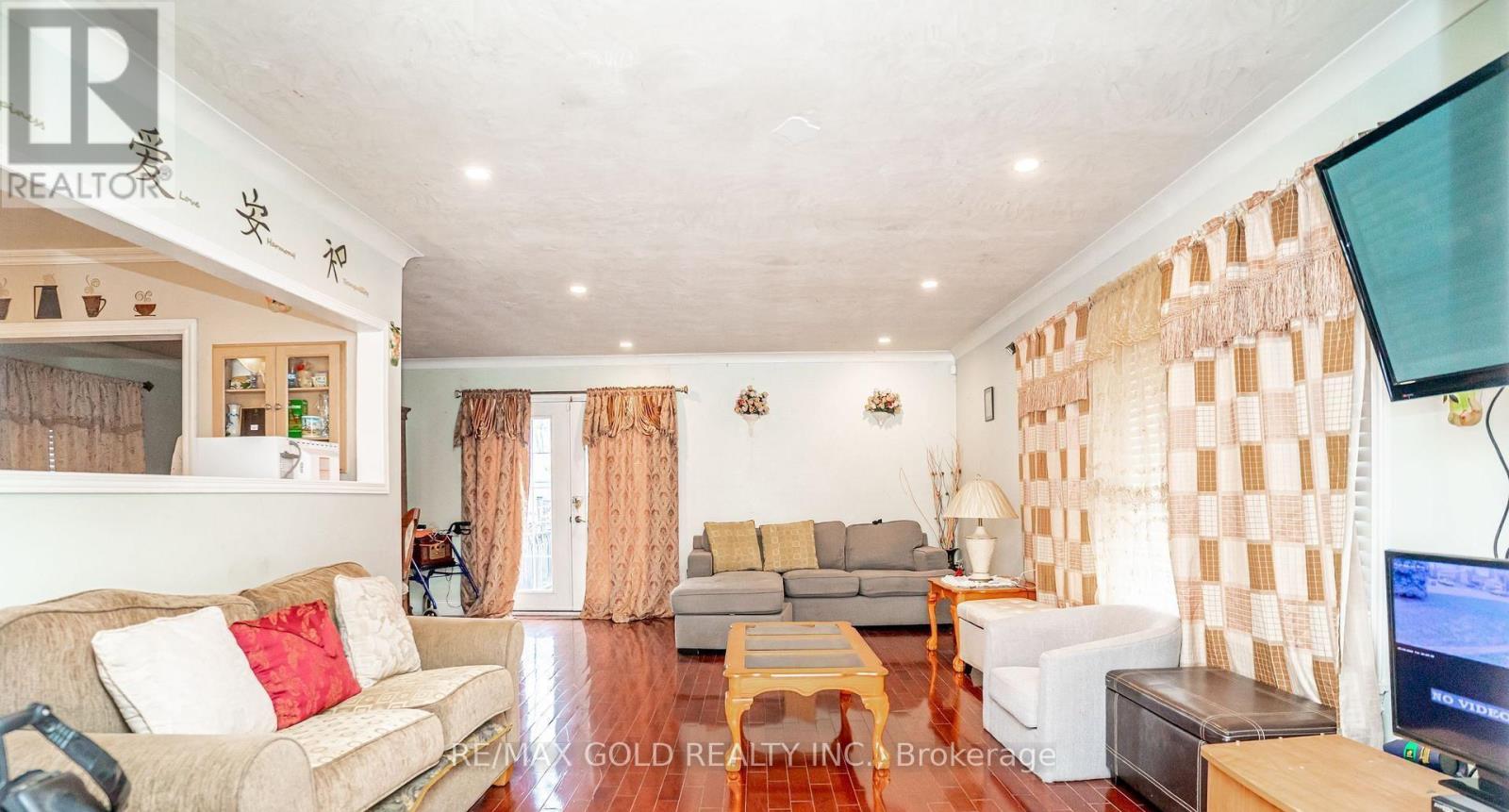 37 Carlyle Crescent, Brampton, Ontario  L6W 2Y9 - Photo 9 - W13169432