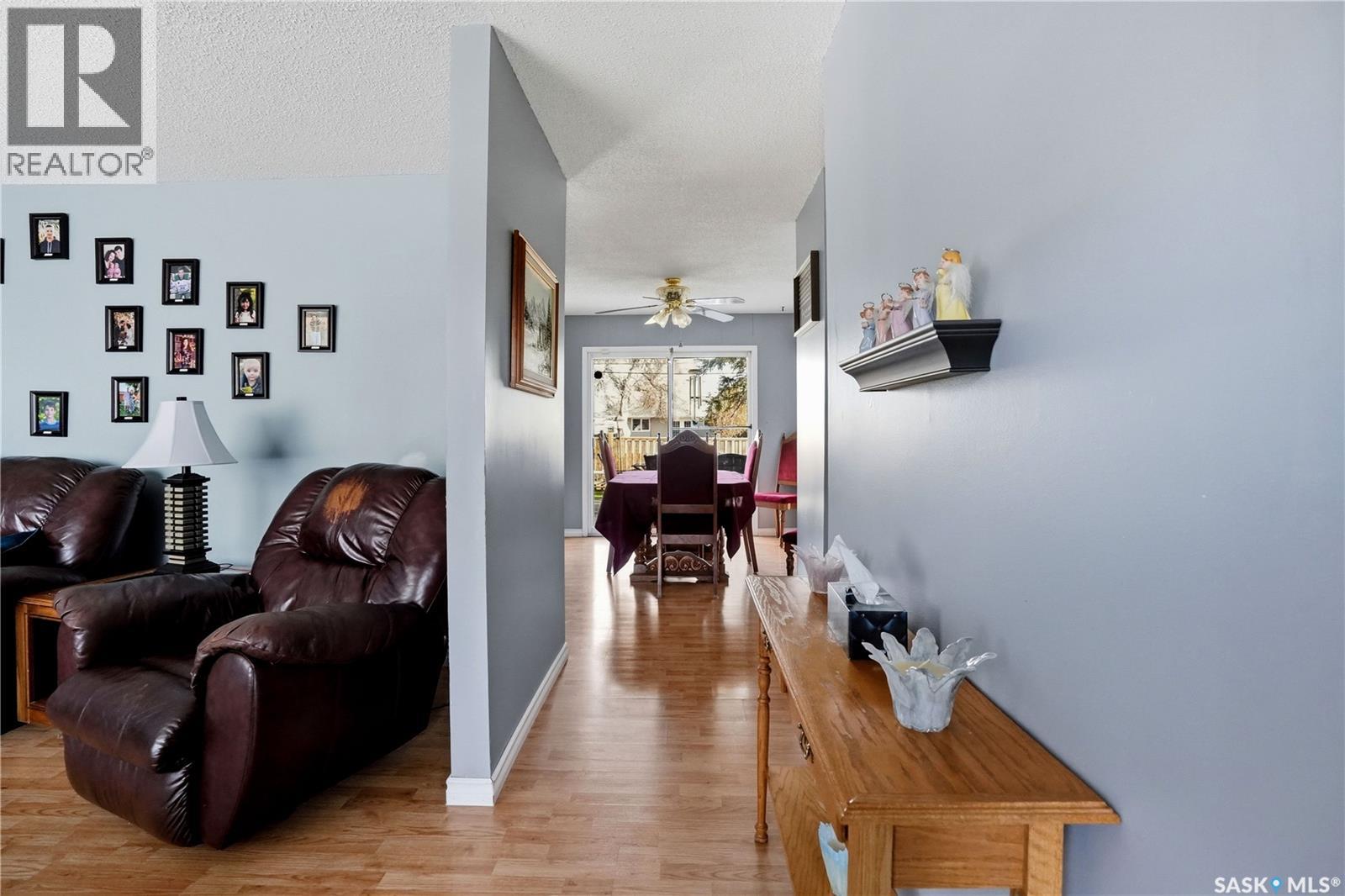 35 Mcinnis Crescent, Regina, Saskatchewan  S4R 3E7 - Photo 3 - SK036963