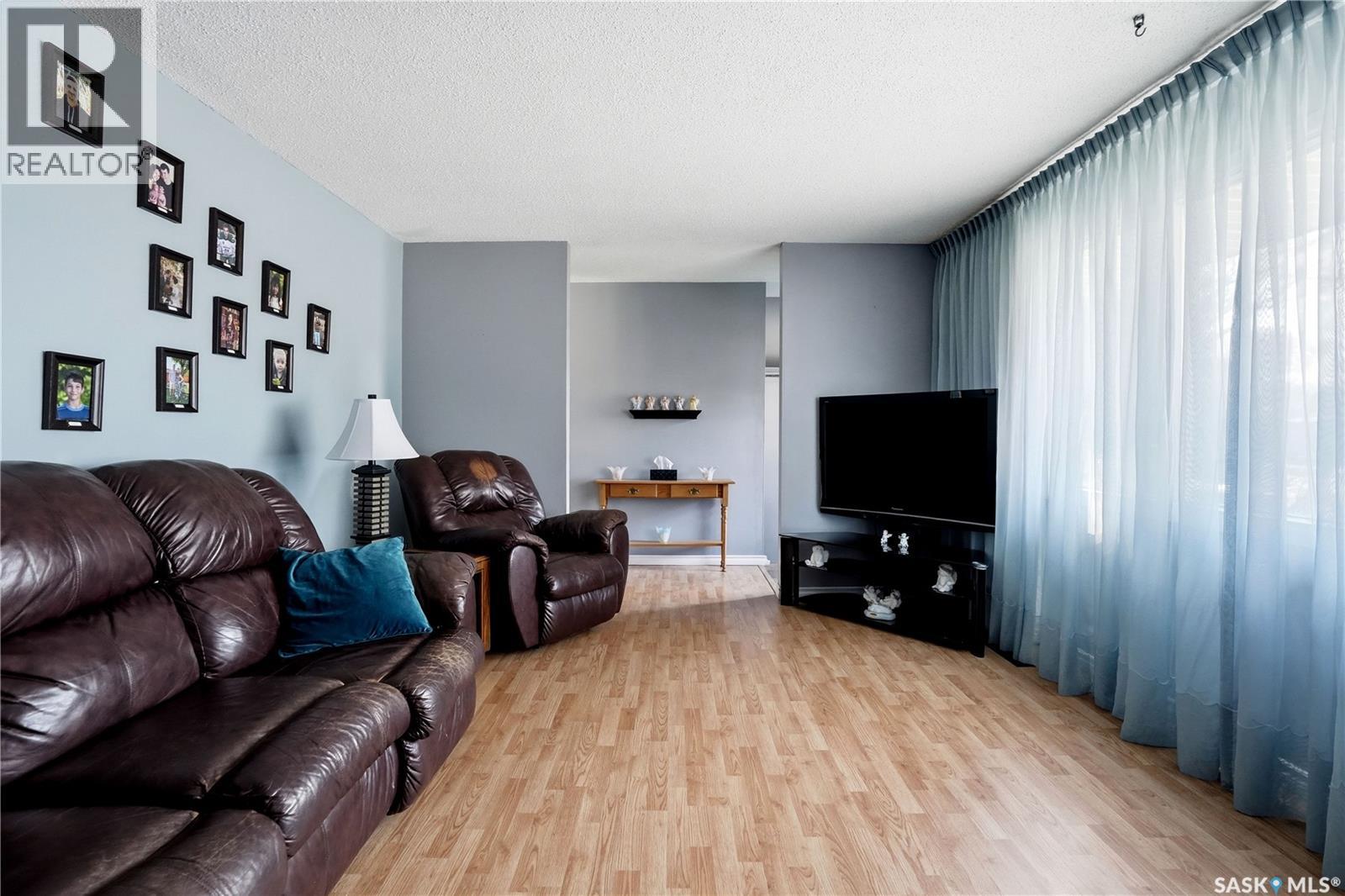 35 Mcinnis Crescent, Regina, Saskatchewan  S4R 3E7 - Photo 8 - SK036963