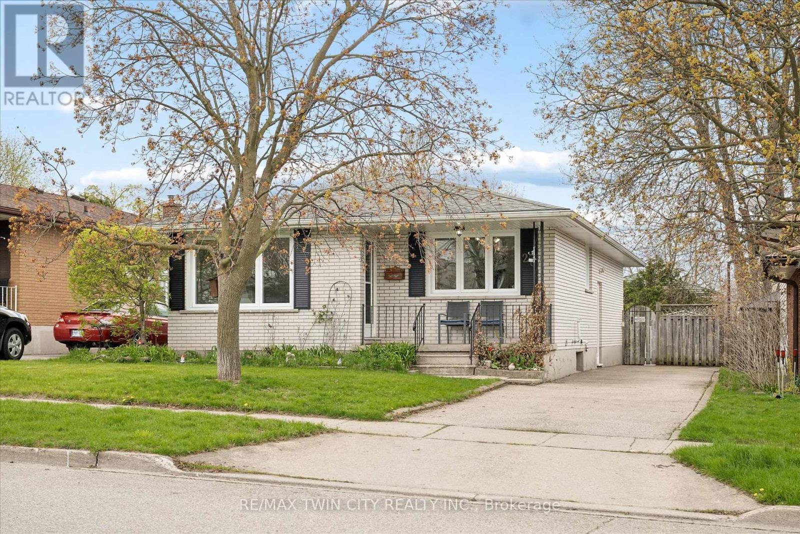 26 Tutton Place, Cambridge, Ontario  N1R 4S8 - Photo 2 - X13169350