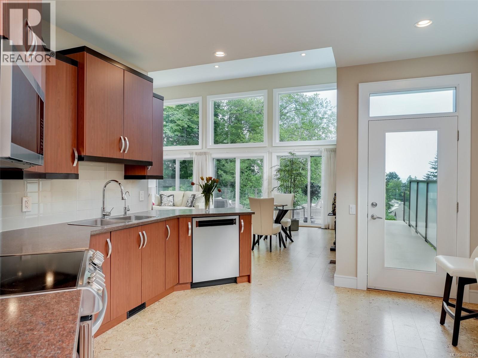 5155 Lochside Dr, Saanich, British Columbia  V8Y 2G4 - Photo 15 - 1036236