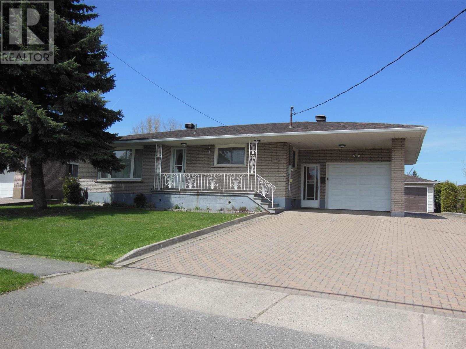 556 Connaught Ave, Sault Ste. Marie, Ontario P6C 2E2 - Photo 1 - SM261139