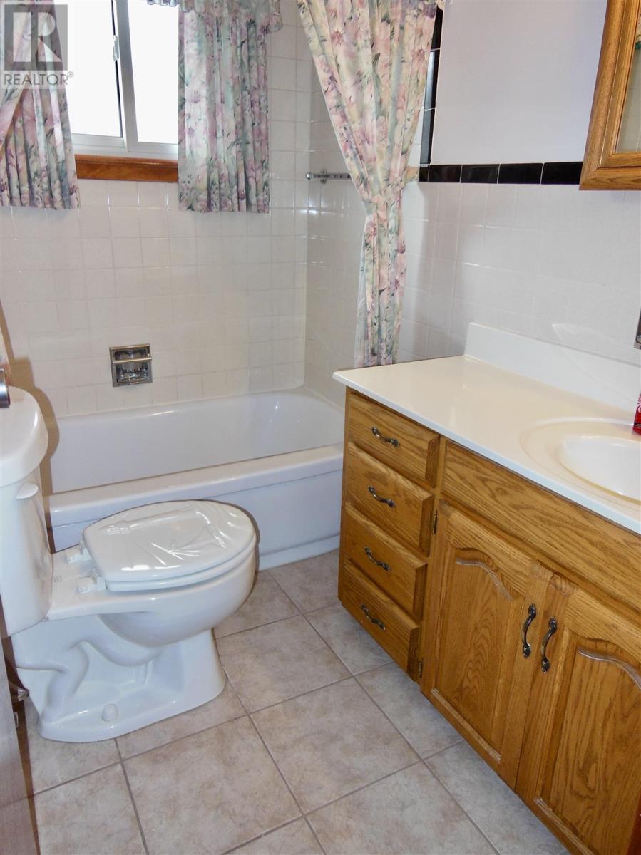 556 Connaught Ave, Sault Ste. Marie, Ontario P6C 2E2 - Photo 11 - SM261139