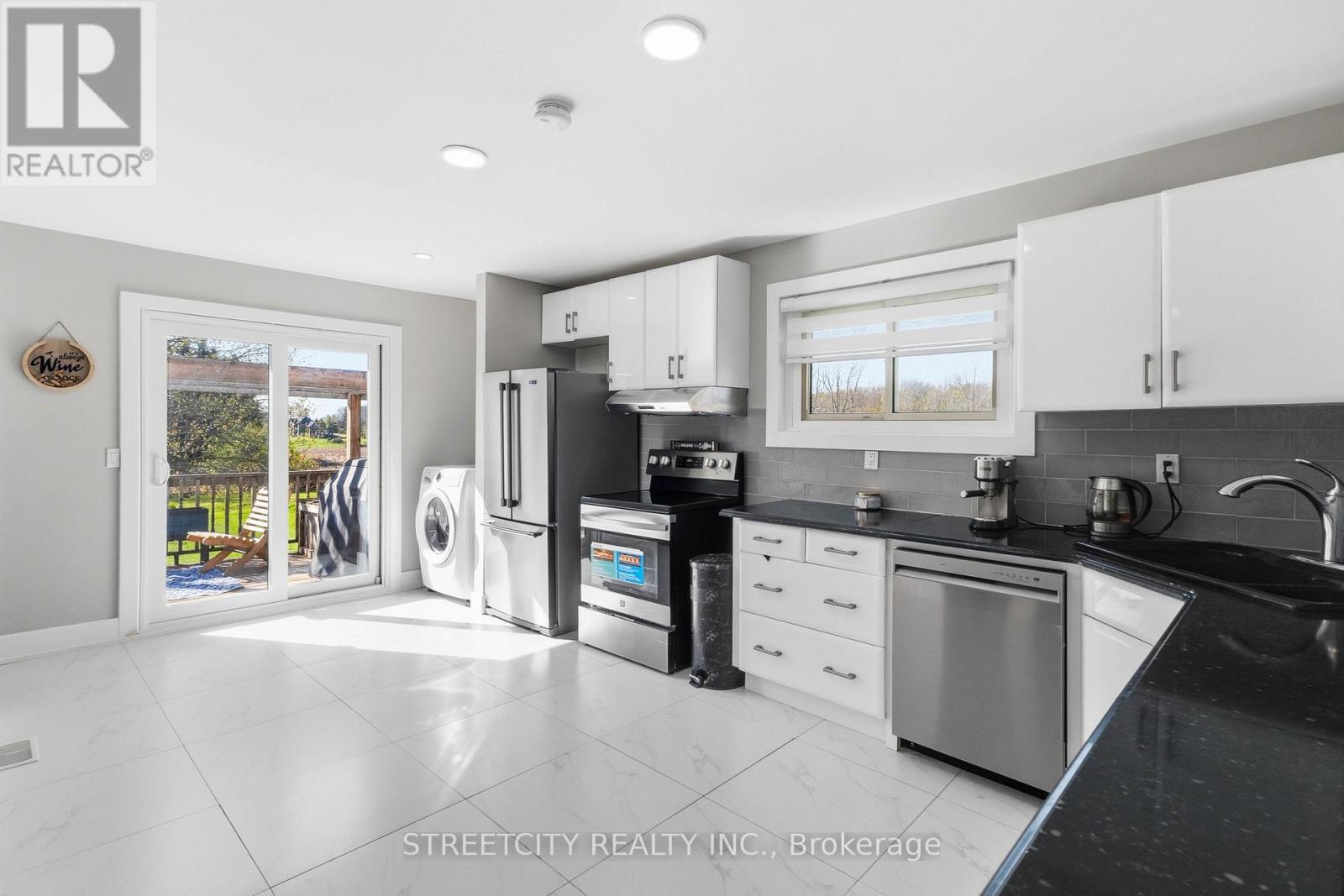 10867 Melrose Drive, Middlesex Centre, Ontario  N0L 1R0 - Photo 15 - X13169578