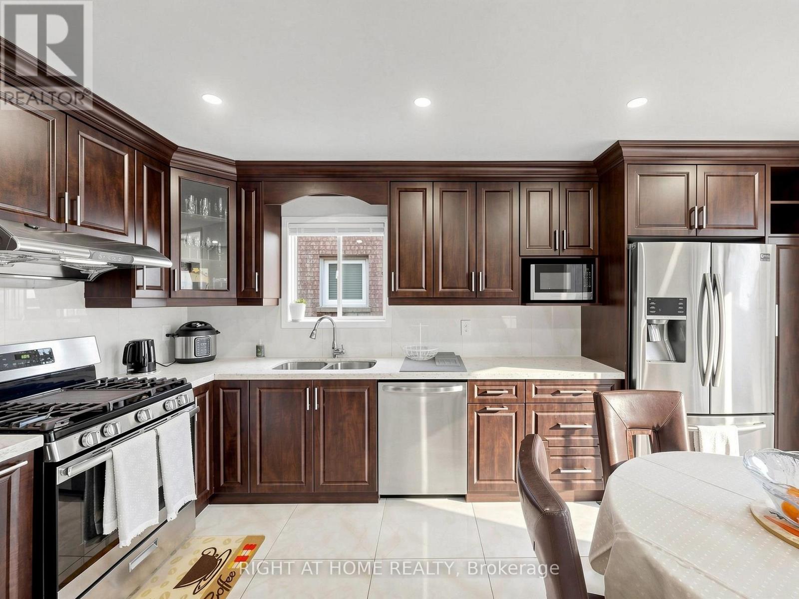 3815 Althorpe Circle, Mississauga, Ontario  L5N 7G3 - Photo 13 - W13097036
