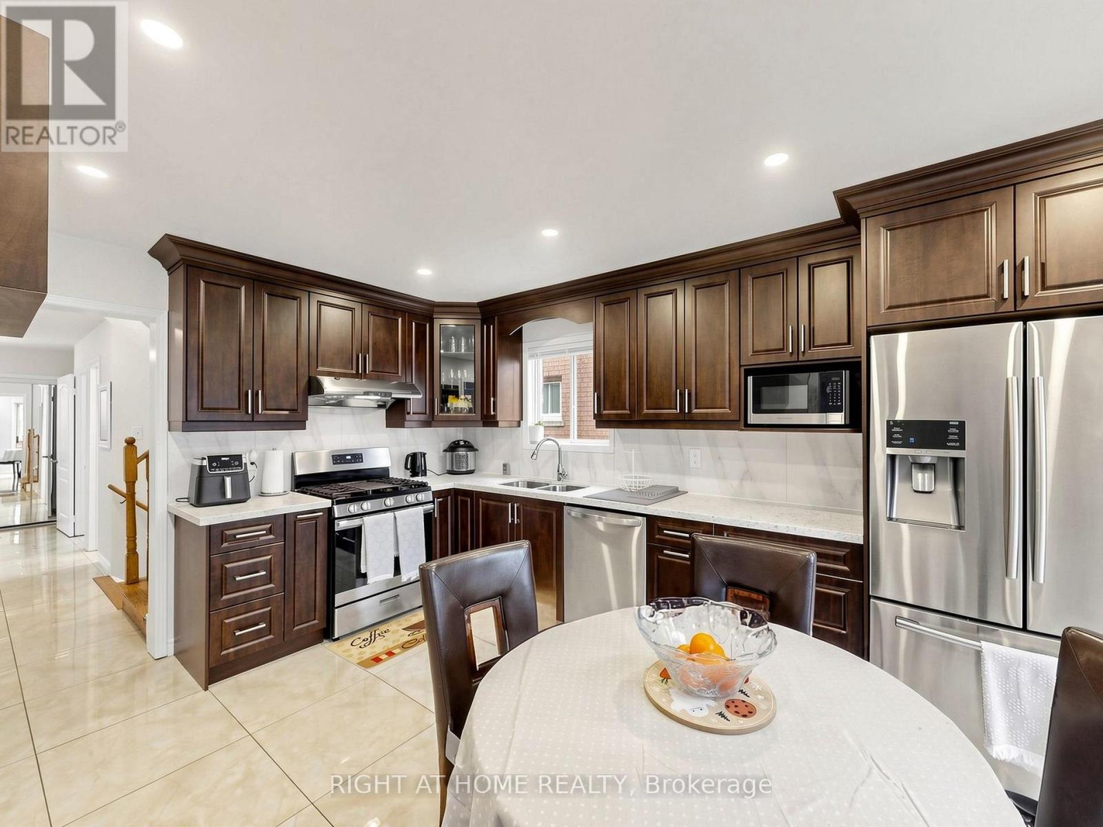 3815 Althorpe Circle, Mississauga, Ontario  L5N 7G3 - Photo 15 - W13097036