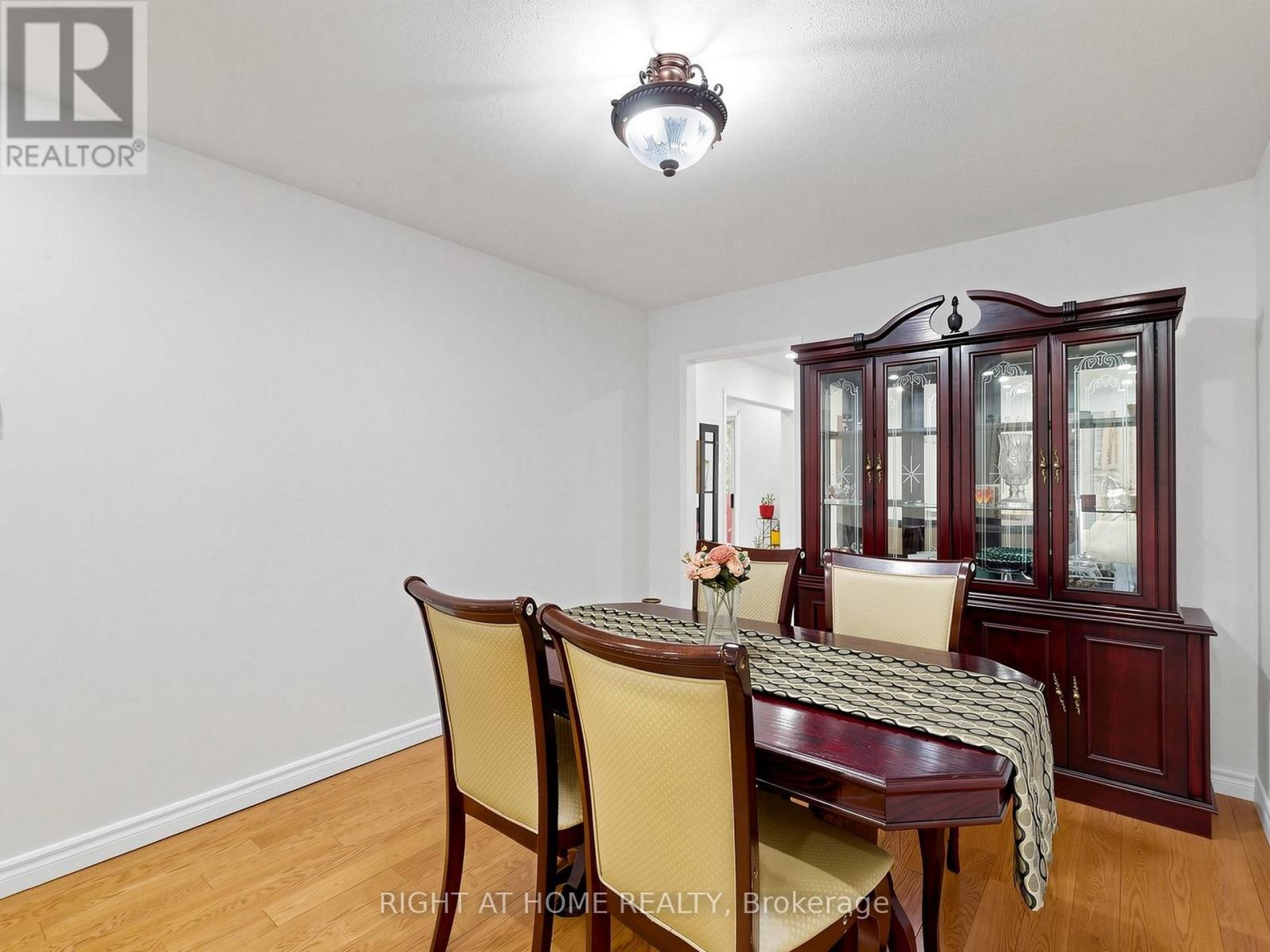 3815 Althorpe Circle, Mississauga, Ontario  L5N 7G3 - Photo 8 - W13097036