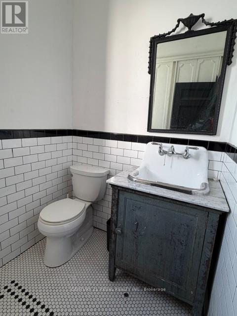 2nd Floor - 1110 Dupont Street, Toronto, Ontario  M6H 2A2 - Photo 23 - W13106012