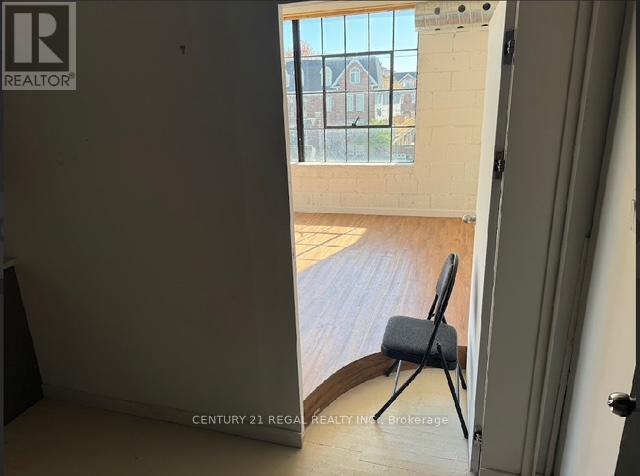 2nd Floor - 1110 Dupont Street, Toronto, Ontario  M6H 2A2 - Photo 6 - W13106012