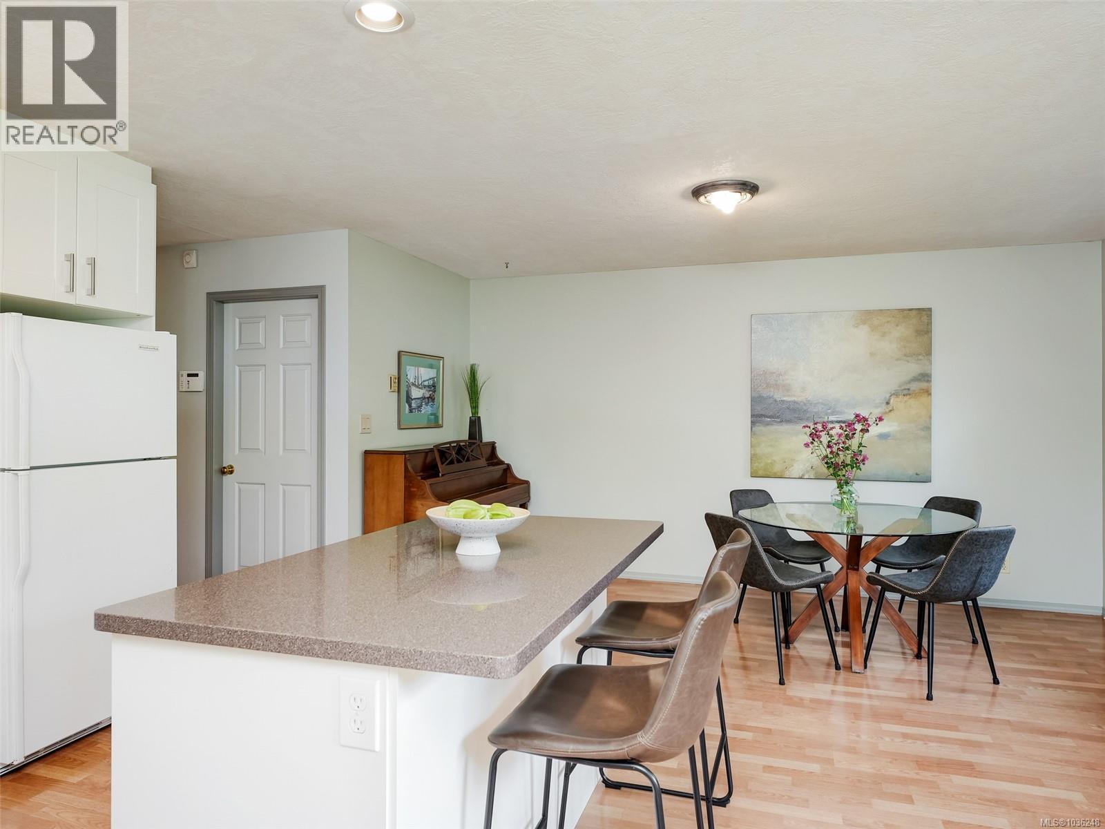 4905 Alamida Cres, Saanich, British Columbia  V8Y 2T3 - Photo 7 - 1036248