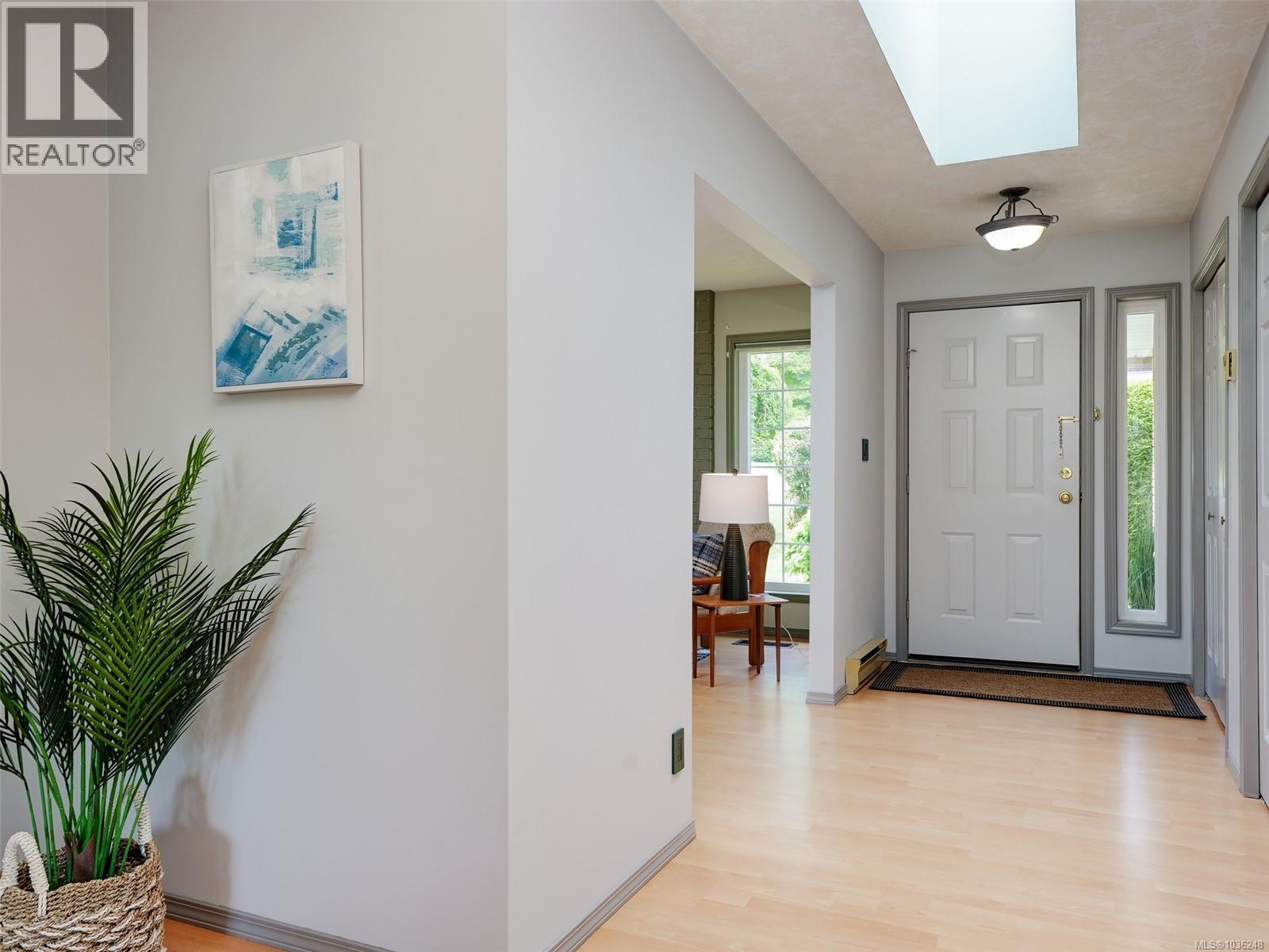 4905 Alamida Cres, Saanich, British Columbia  V8Y 2T3 - Photo 13 - 1036248