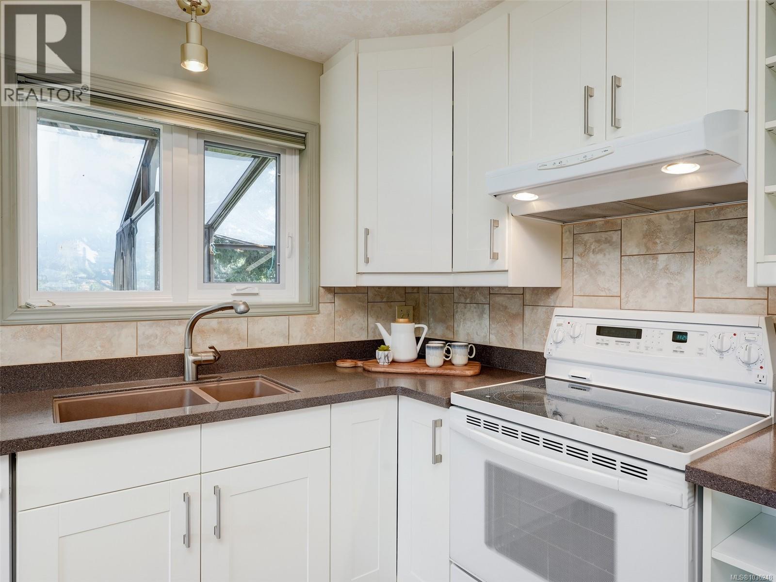 4905 Alamida Cres, Saanich, British Columbia  V8Y 2T3 - Photo 15 - 1036248