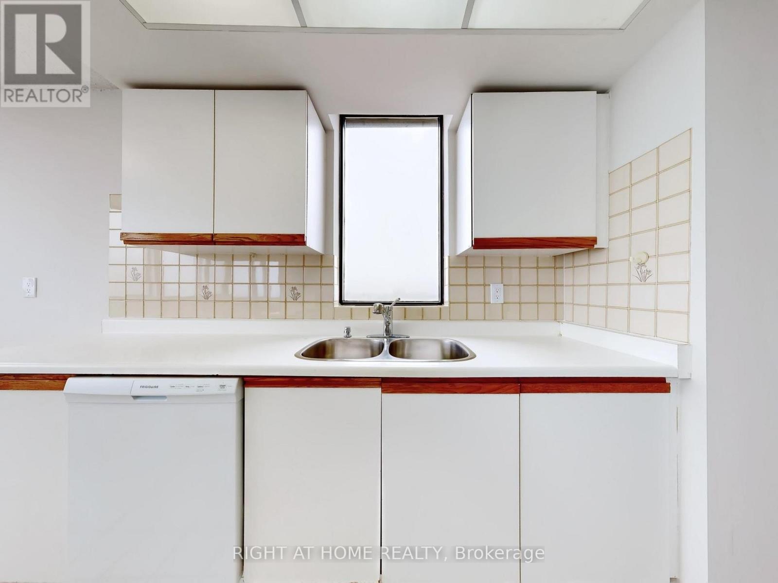 1602 - 133 Torresdale Avenue, Toronto, Ontario  M2R 3T2 - Photo 14 - C13169536