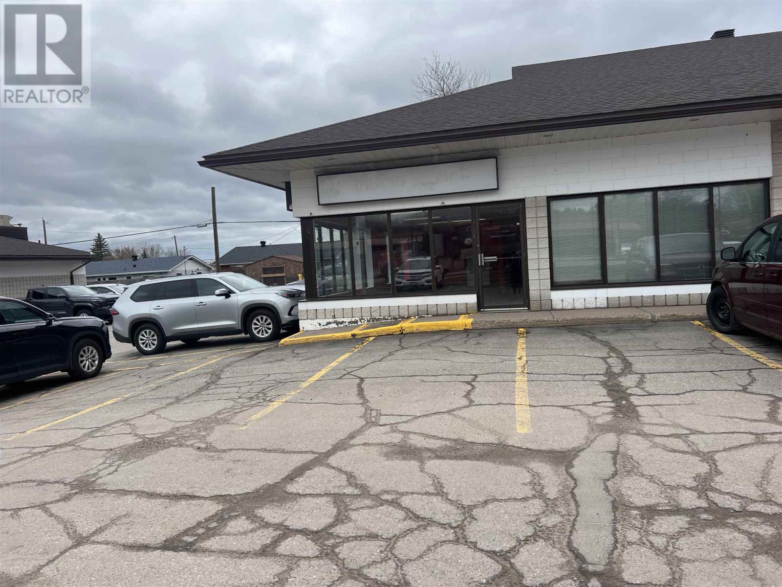 153 Great Northern Rd, Sault Ste. Marie, Ontario  P6B 4Y9 - Photo 2 - SM260529