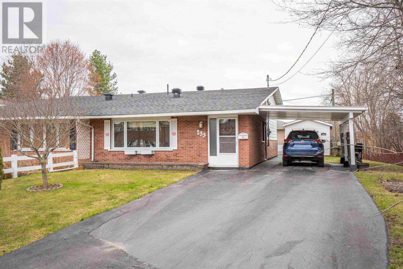 233 Sydenham Rd, Sault Ste. Marie, Ontario P6C 2X5 - Photo 1 - SM260861