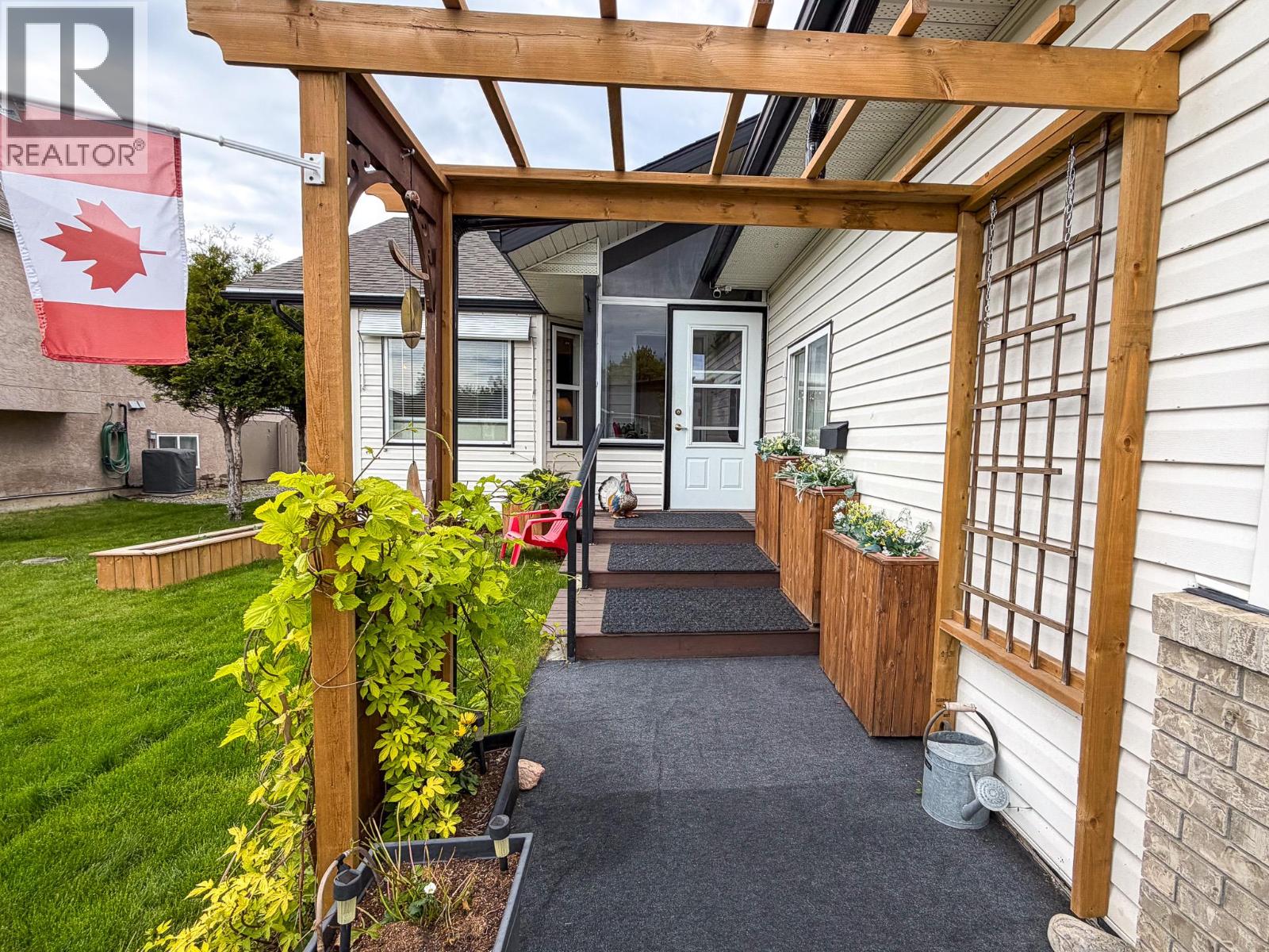 2336 Mt Baker Crescent, Cranbrook, British Columbia V1C 6L4 - Photo 2 - 10388685