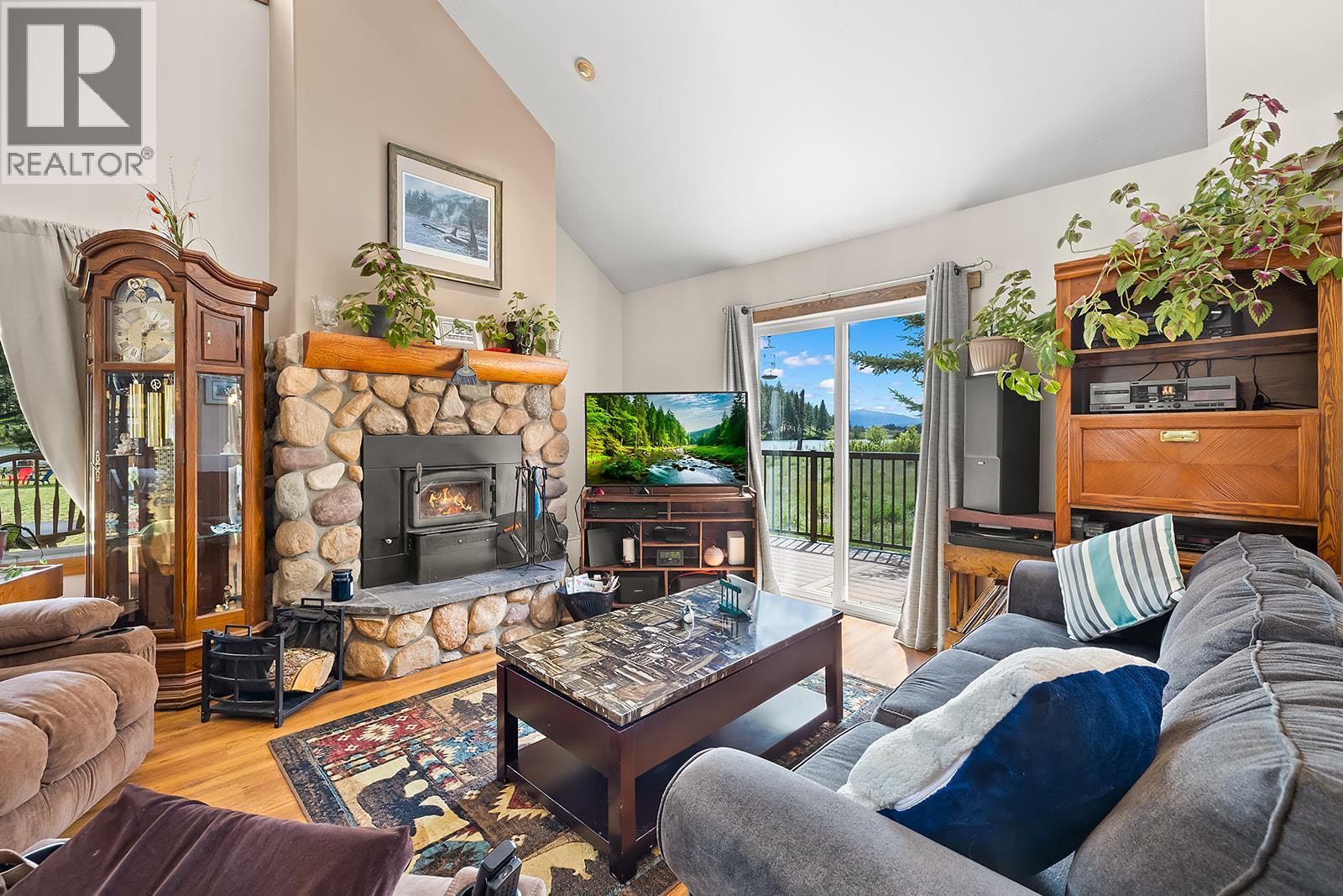 6738 Cameron Pond Road, Wasa, British Columbia V0B 2K0 - Photo 13 - 10388078