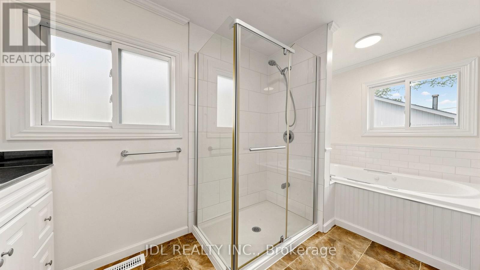 245 Royal Road, Georgina, Ontario  L4P 2T9 - Photo 11 - N13169560