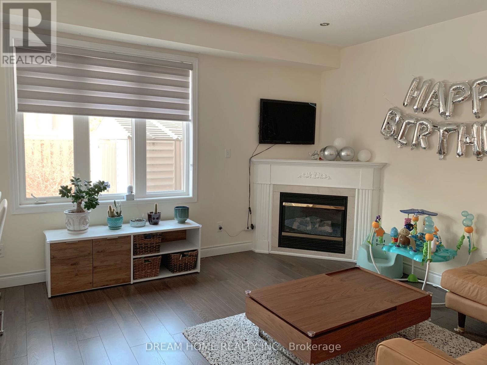92 Sanderson Road, Markham, Ontario  L6C 2H2 - Photo 4 - N13169568